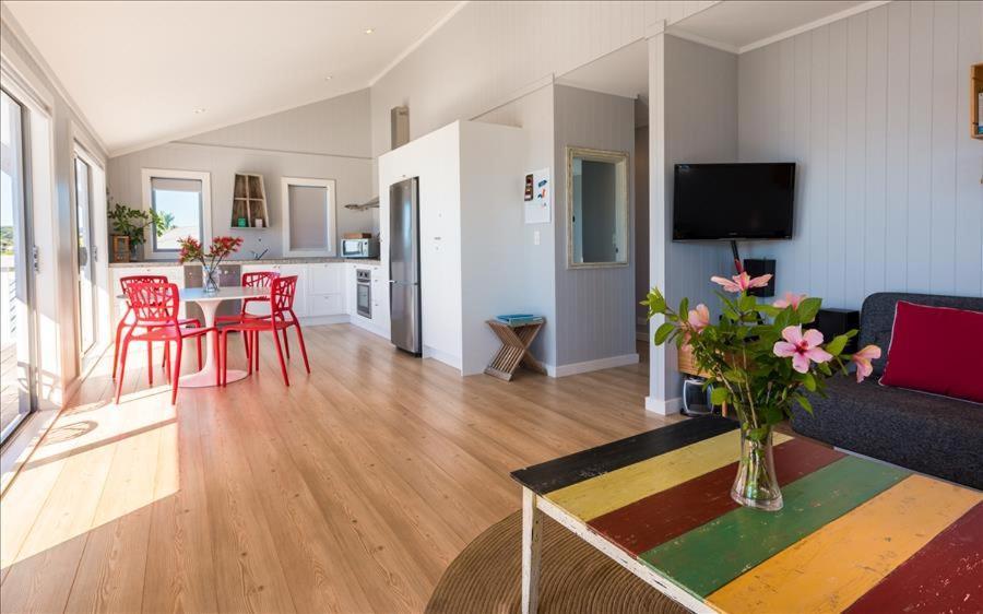 Вилла The Waiheke Pad - In The Heart Of Oneroa! Экстерьер фото