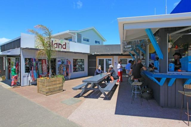 Вилла The Waiheke Pad - In The Heart Of Oneroa! Экстерьер фото